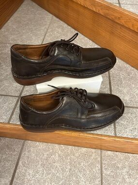 Classic Men's Brown Leather Lace-Up Casual Shoes